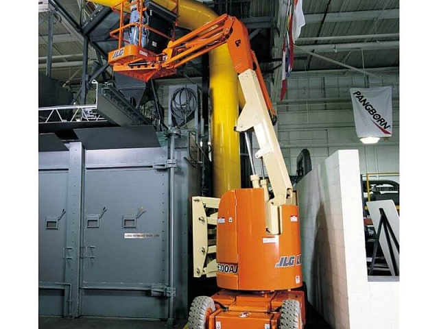 Коленчатый подъемник JLG E300 AJ